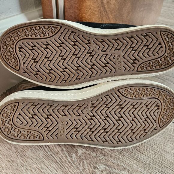 Globe Slip-On Men Loafers main image 5